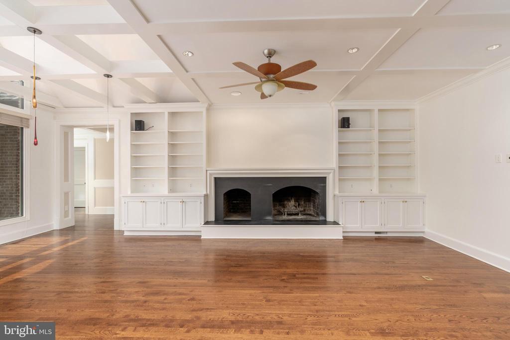 8908 HOLLY LEAF LANE