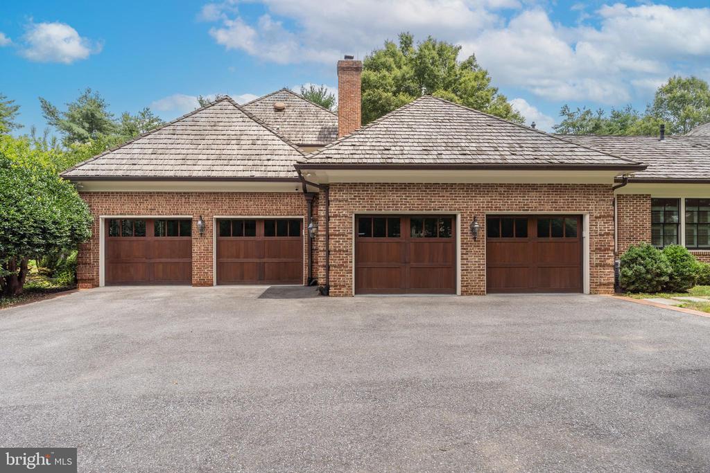8908 HOLLY LEAF LANE