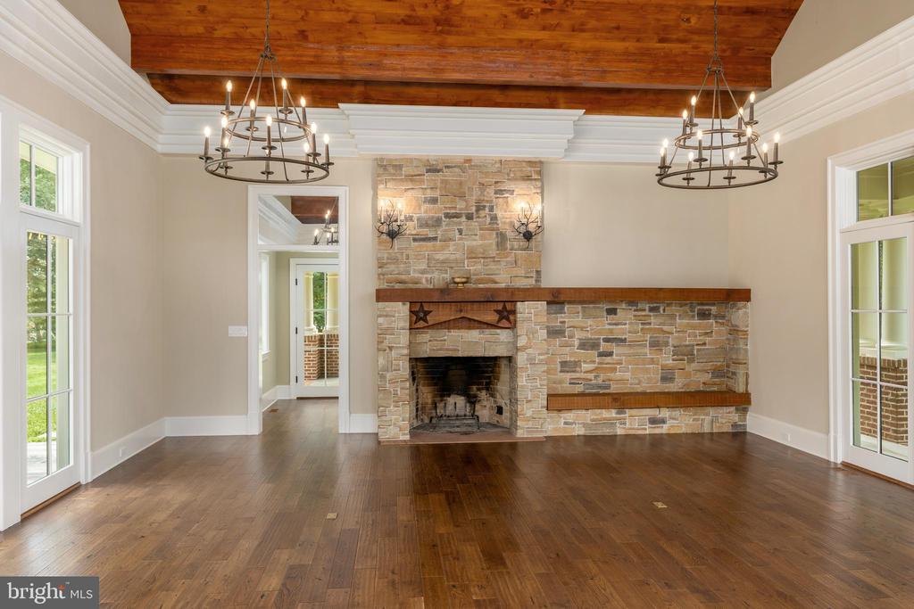 8908 HOLLY LEAF LANE