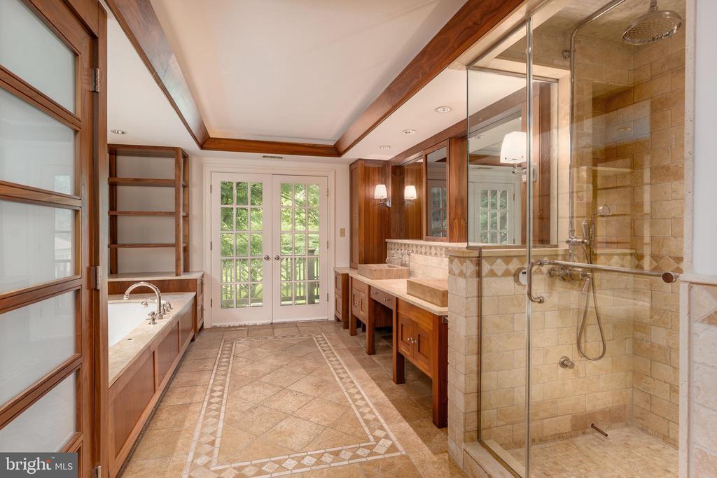 8908 HOLLY LEAF LANE