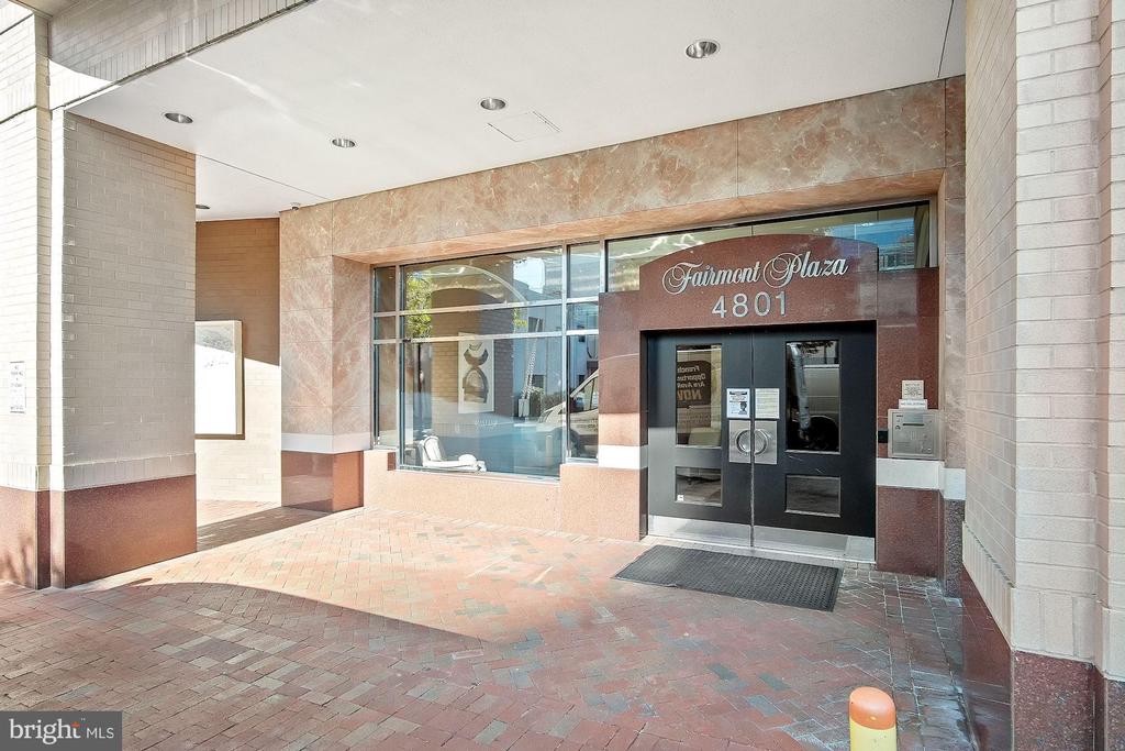 4801 FAIRMONT AVENUE 213