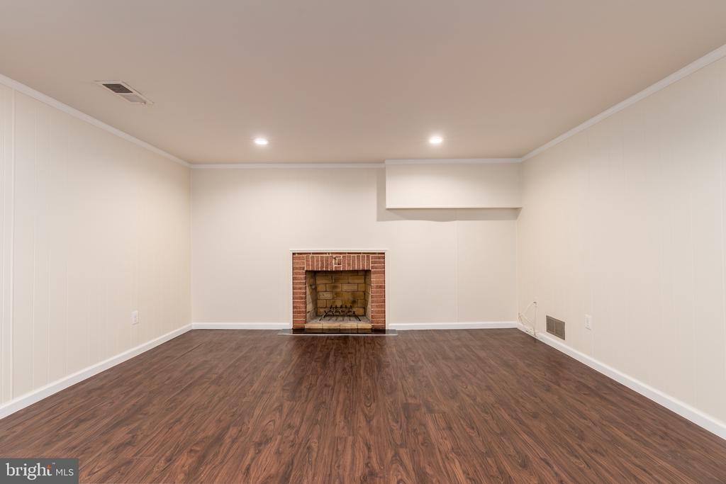 5806 CONWAY ROAD