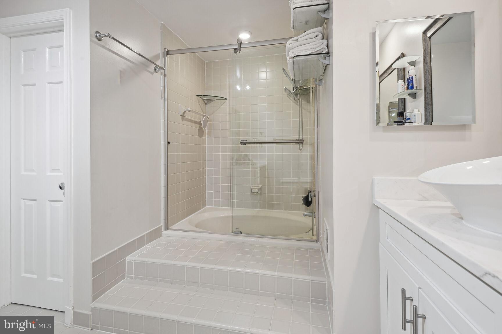 5105 WESTBARD AVENUE 6