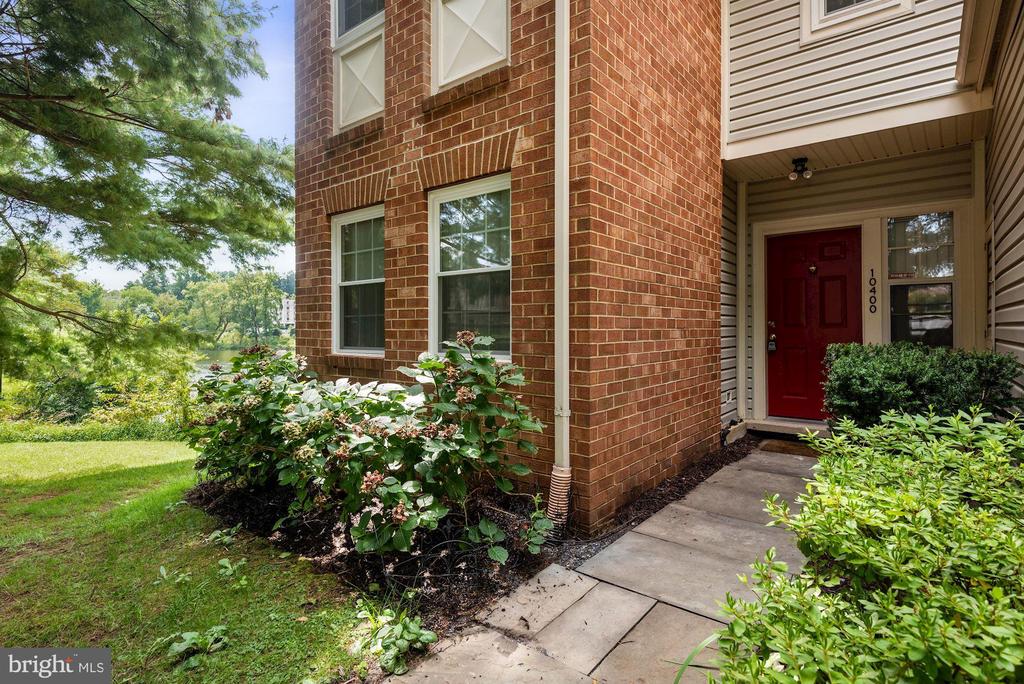 10400 PARTHENON COURT 10400