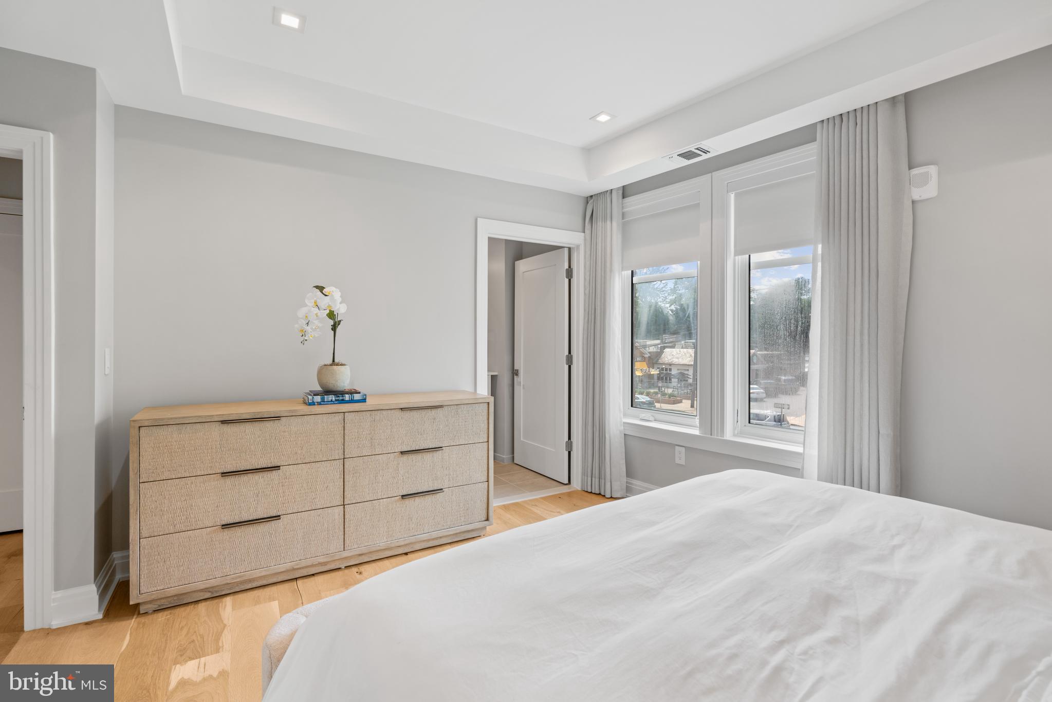 8551 CONNECTICUT AVENUE 201