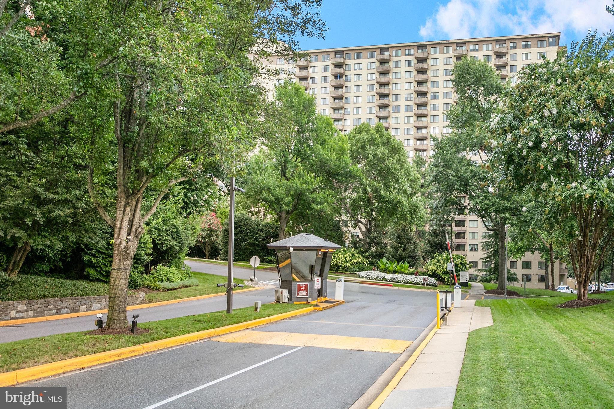 5225 POOKS HILL ROAD 1002N