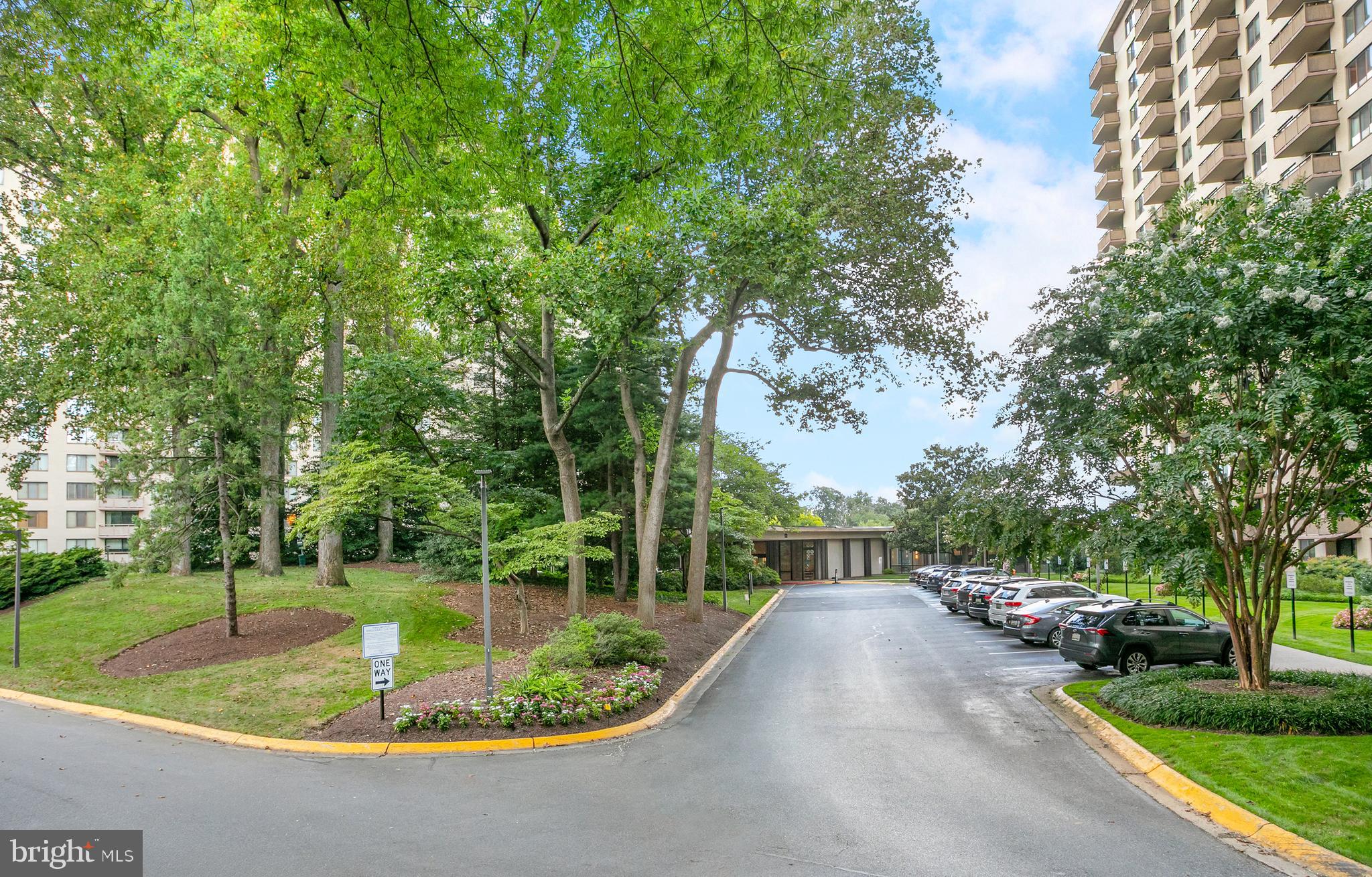 5225 POOKS HILL ROAD 1002N