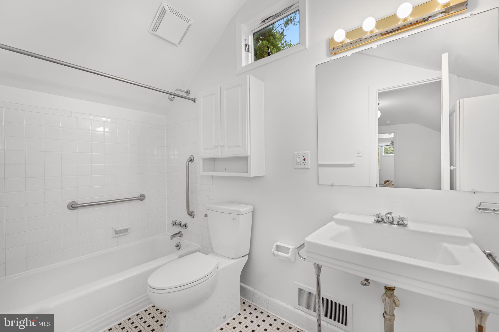 5505 PEMBROKE TERRACE