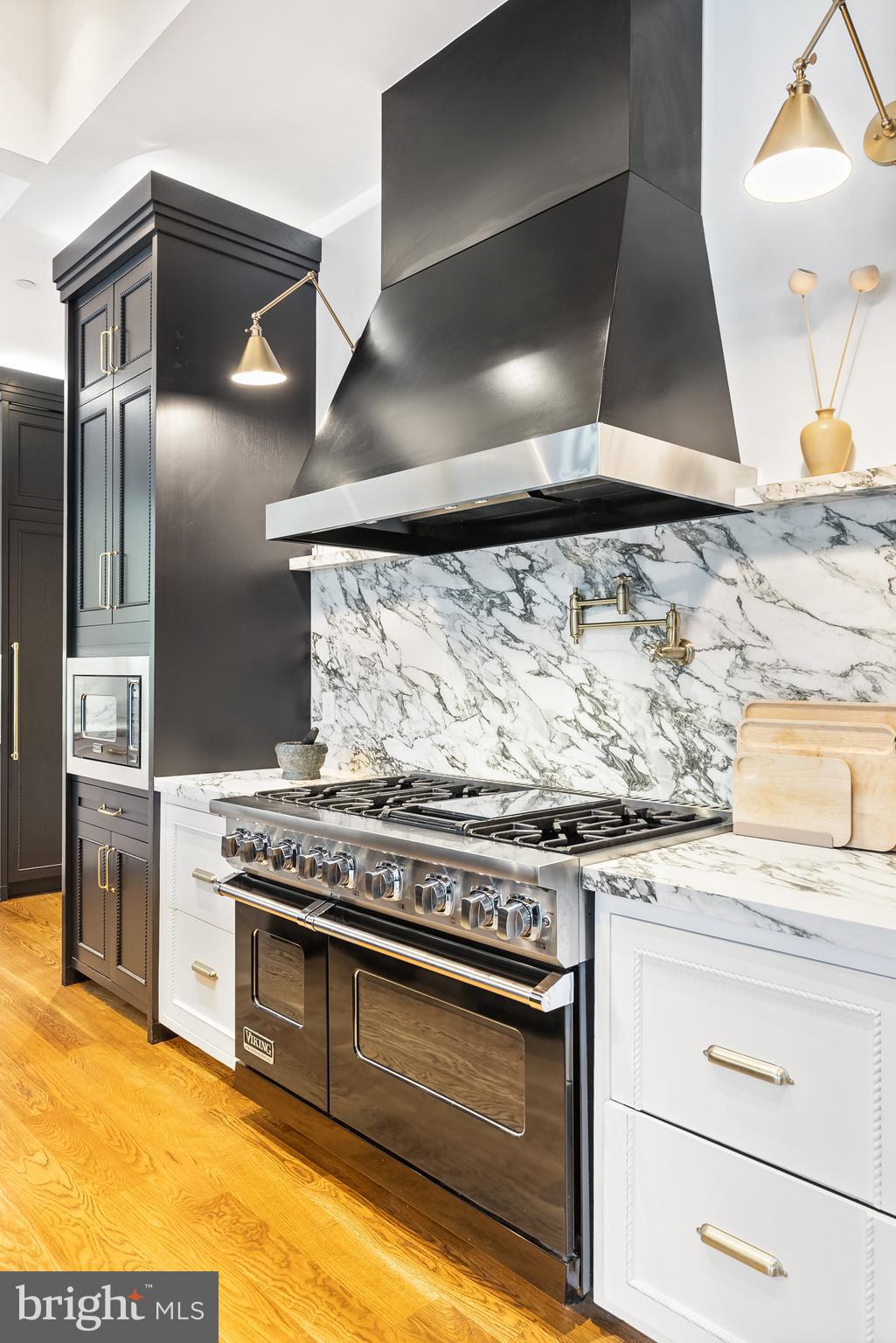 8913 HOLLY LEAF LANE