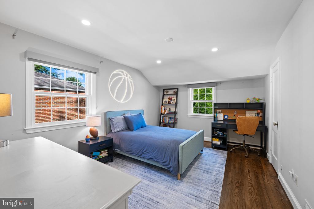 5521 BRITE DRIVE