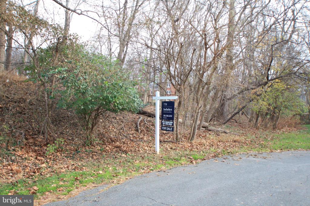 7731 ARROWOOD COURT