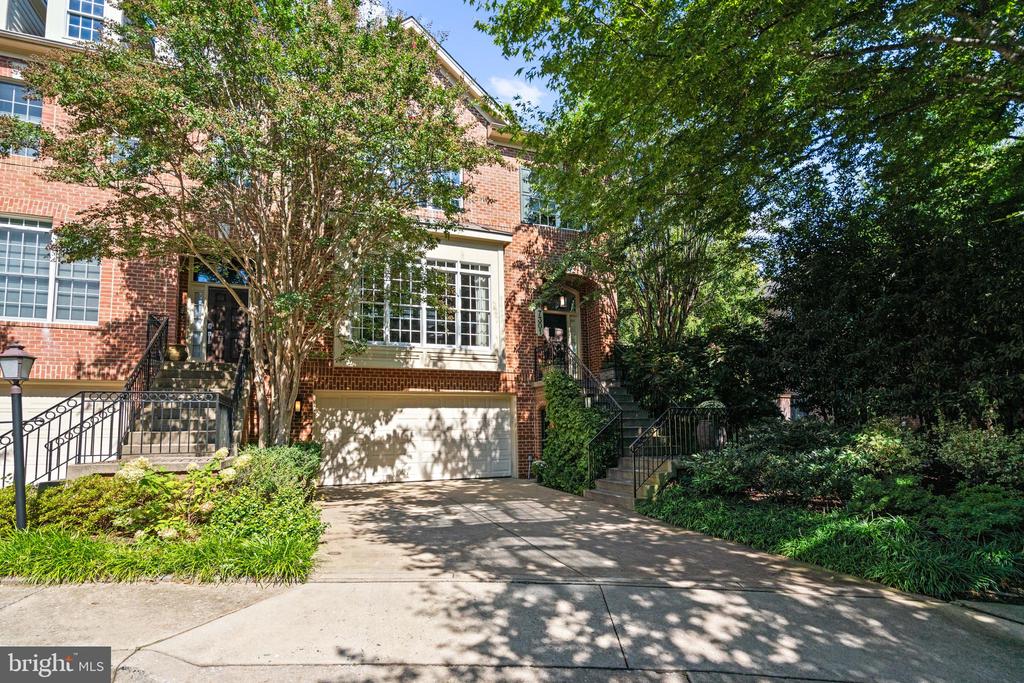 7301 BANNOCKBURN RIDGE COURT