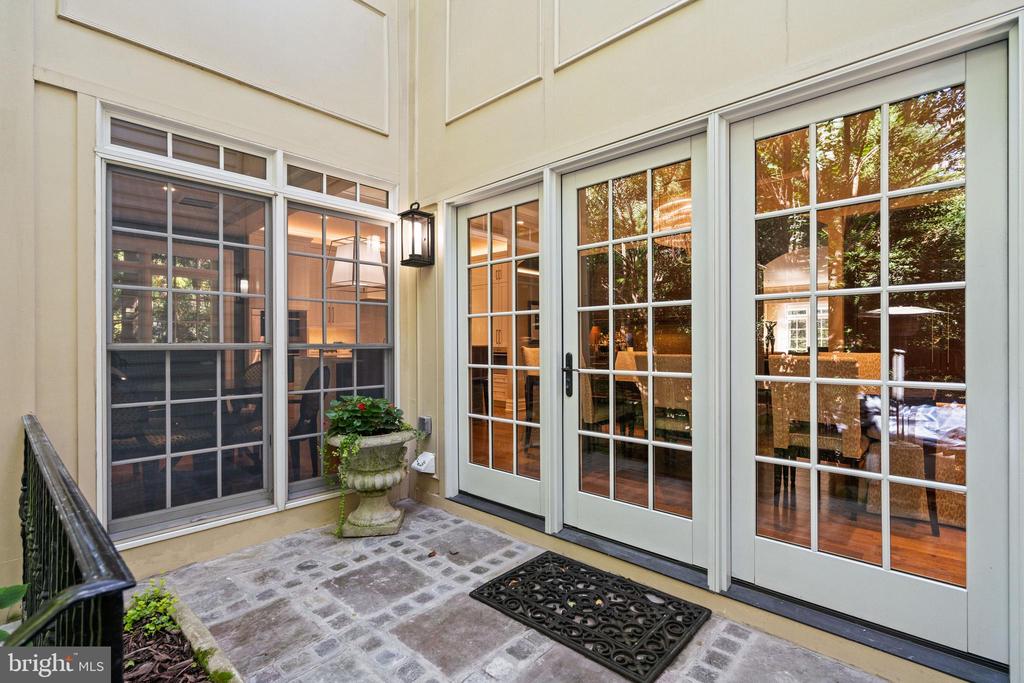 7301 BANNOCKBURN RIDGE COURT