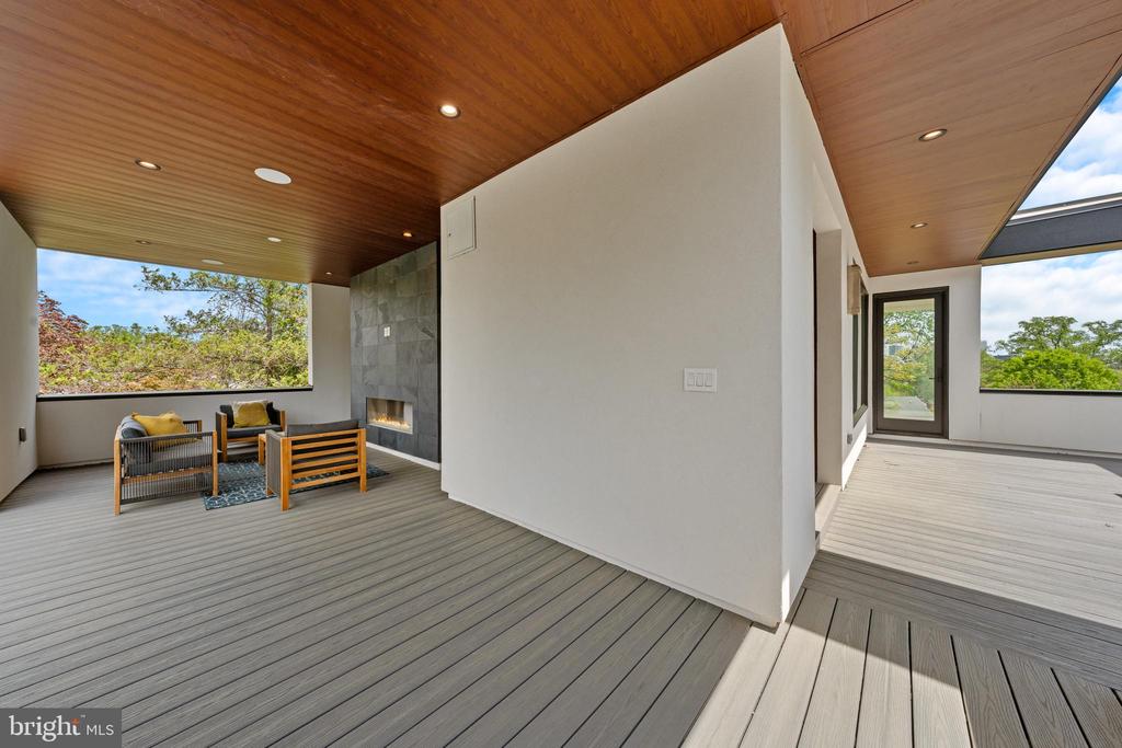 7805 MOORLAND LANE
