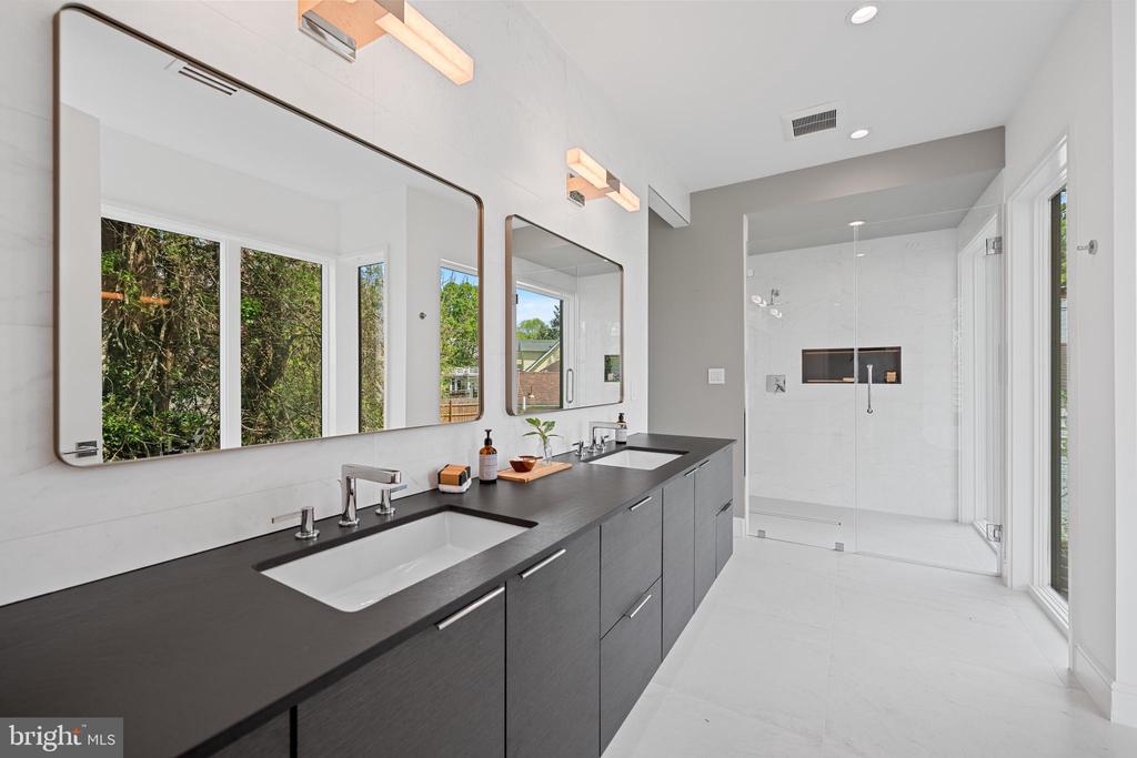 7805 MOORLAND LANE
