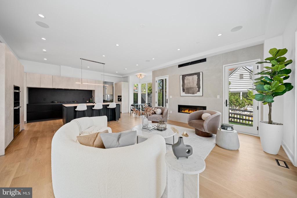 7805 MOORLAND LANE