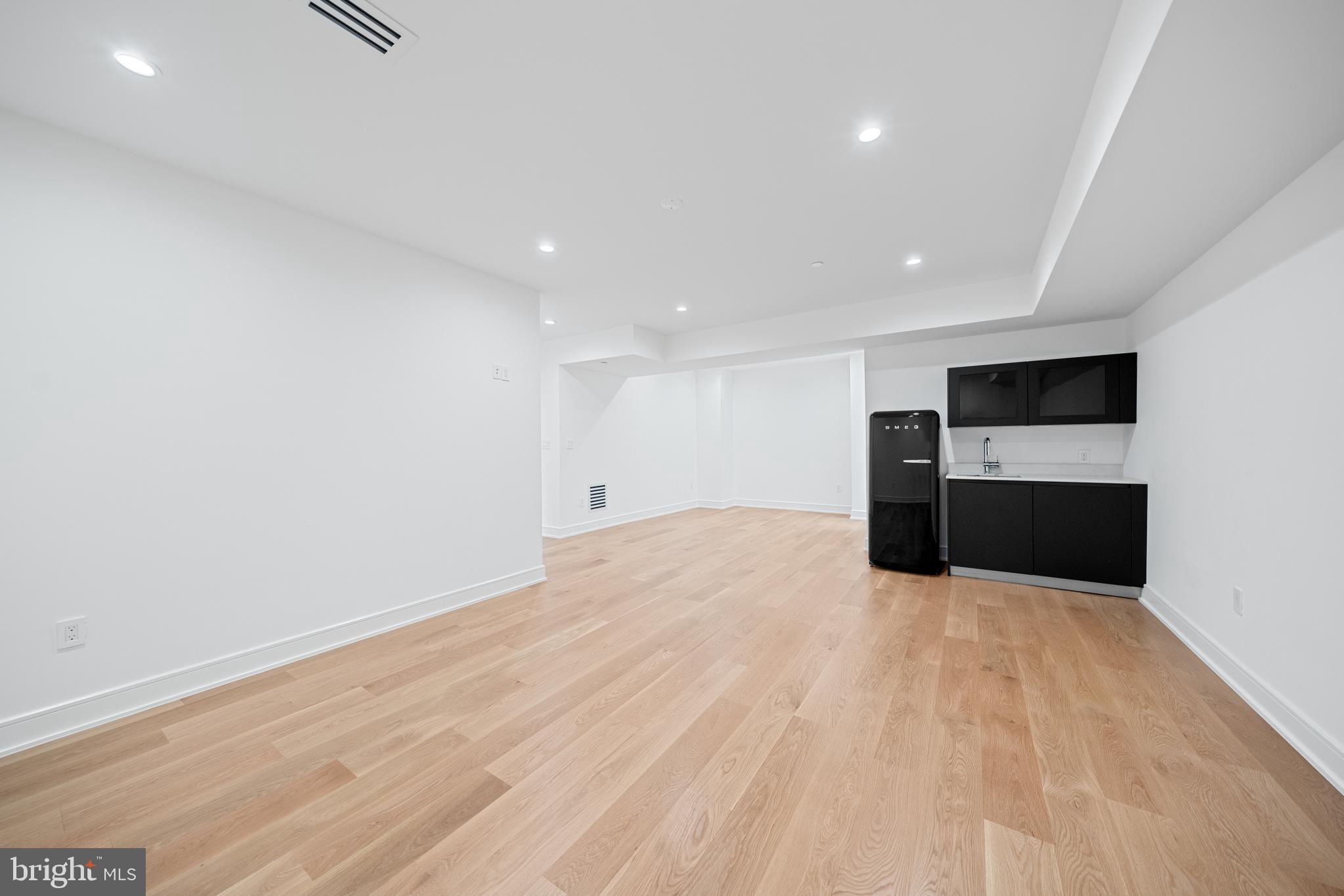 7805 MOORLAND LANE