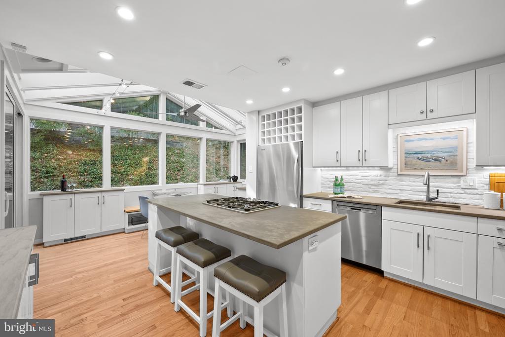 7108 BROXBURN DRIVE