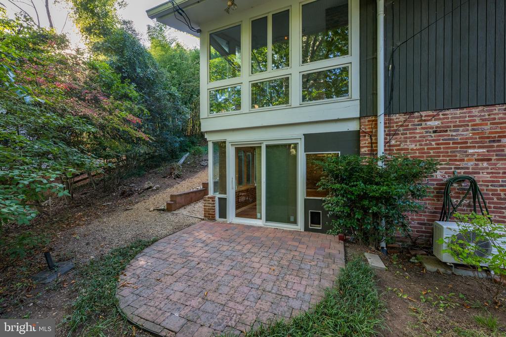 7108 BROXBURN DRIVE