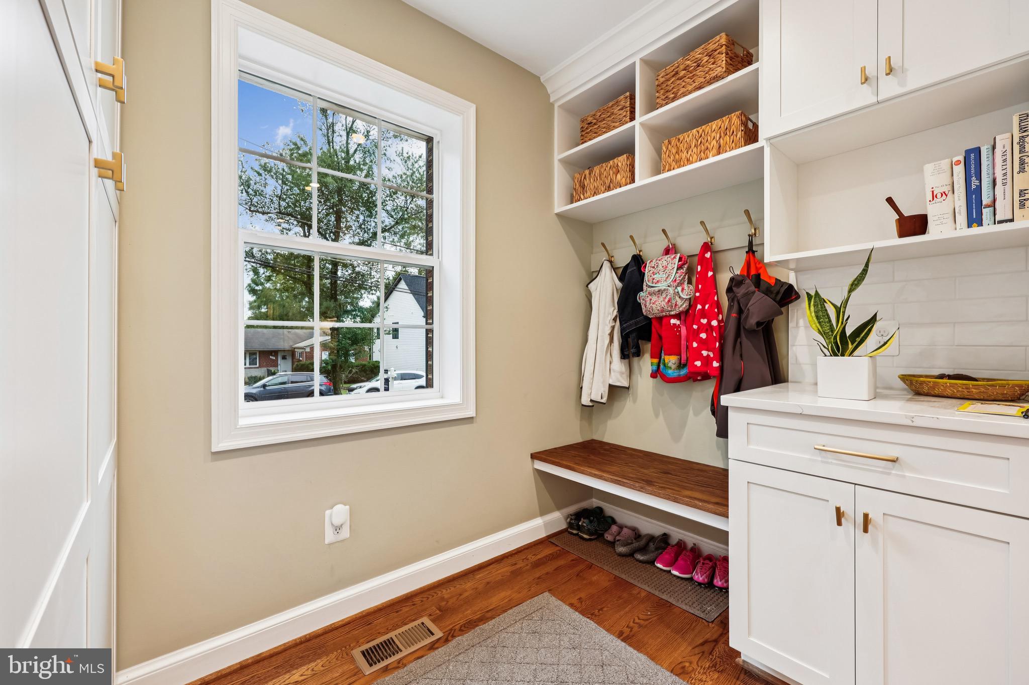 2725 WASHINGTON AVENUE