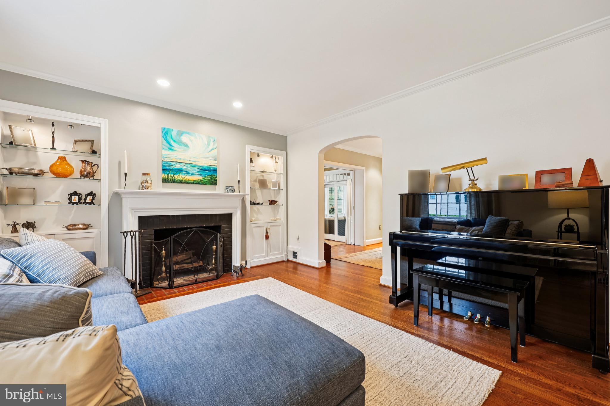 2725 WASHINGTON AVENUE