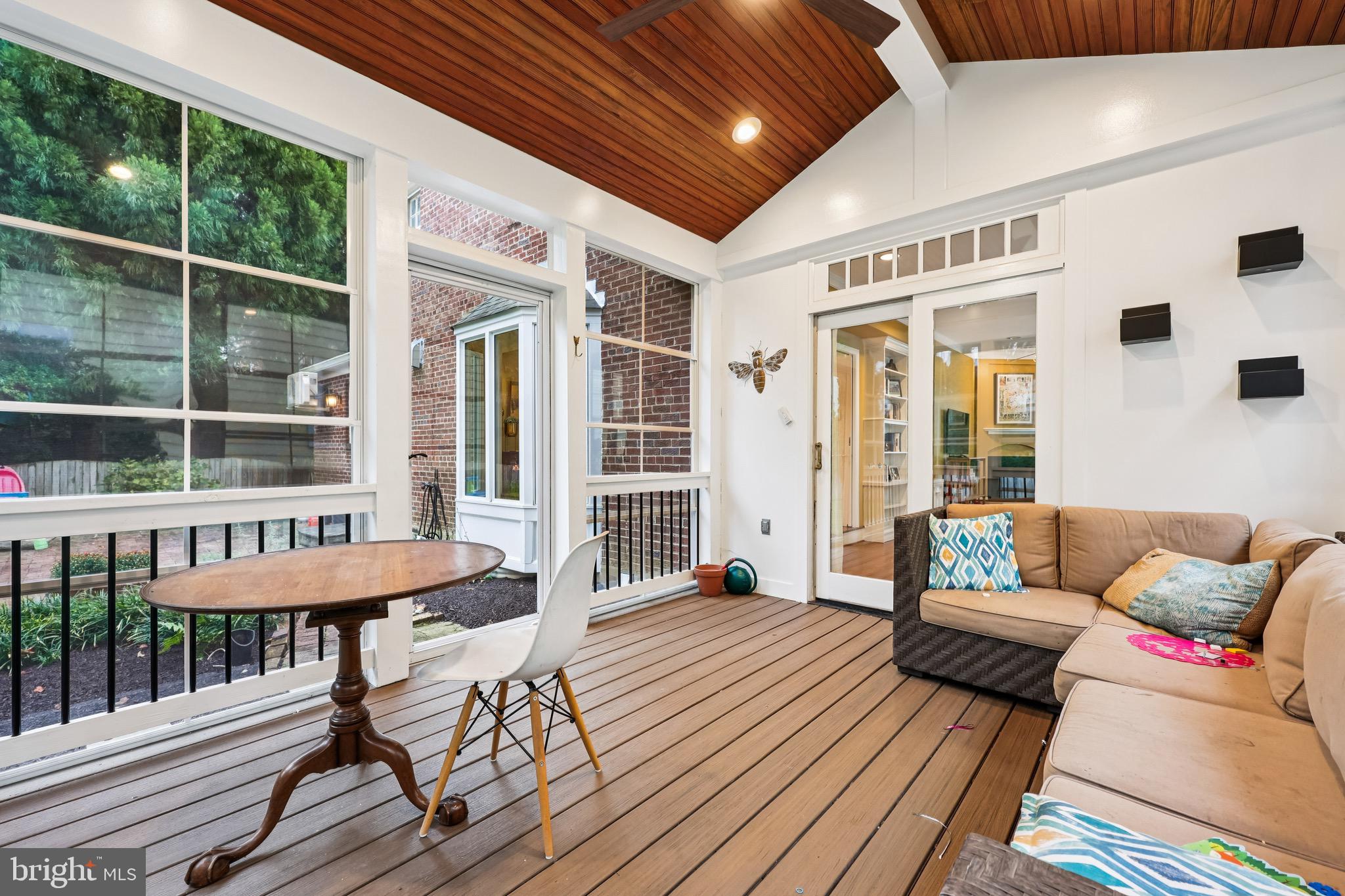 2725 WASHINGTON AVENUE