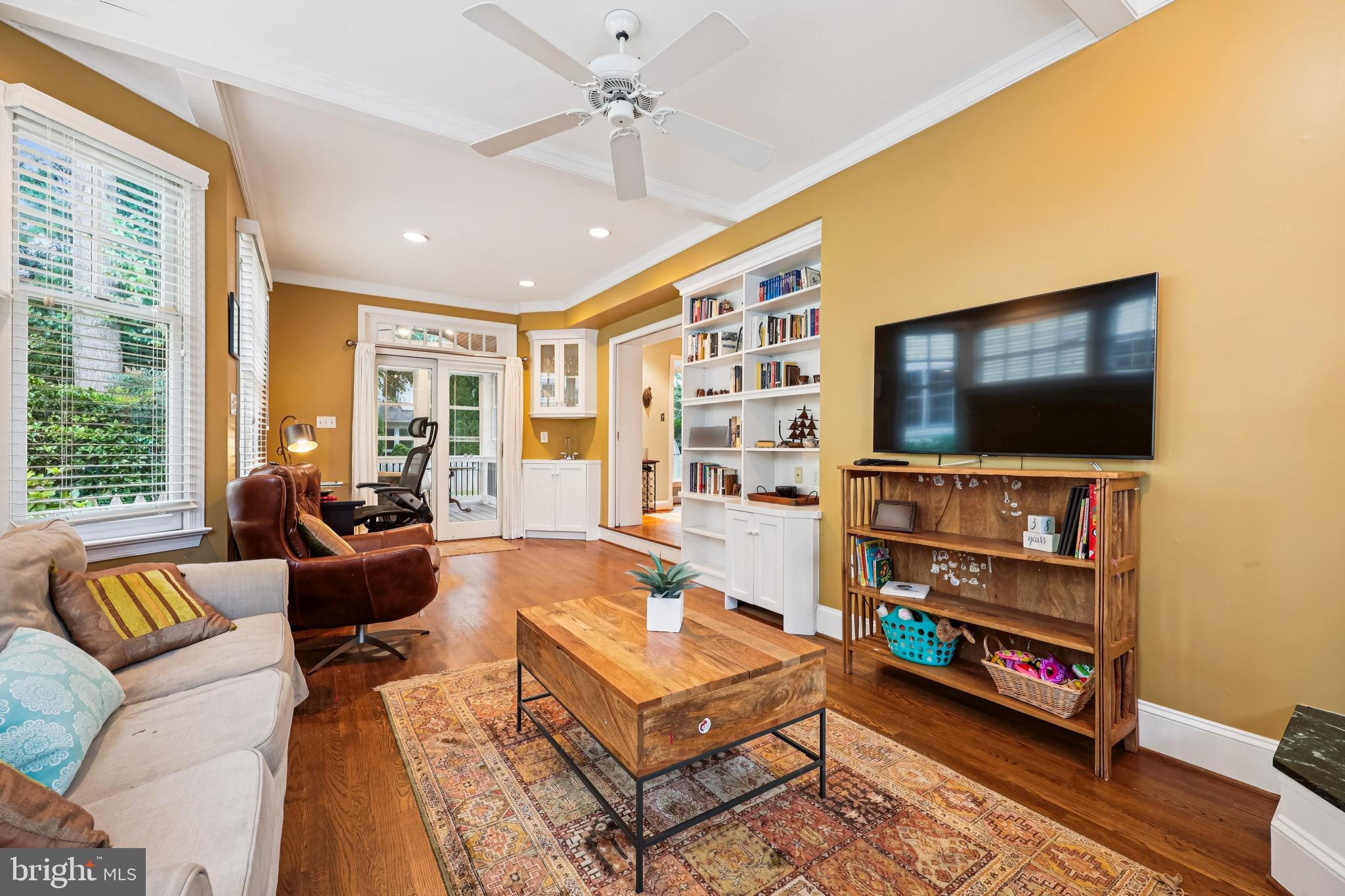 2725 WASHINGTON AVENUE