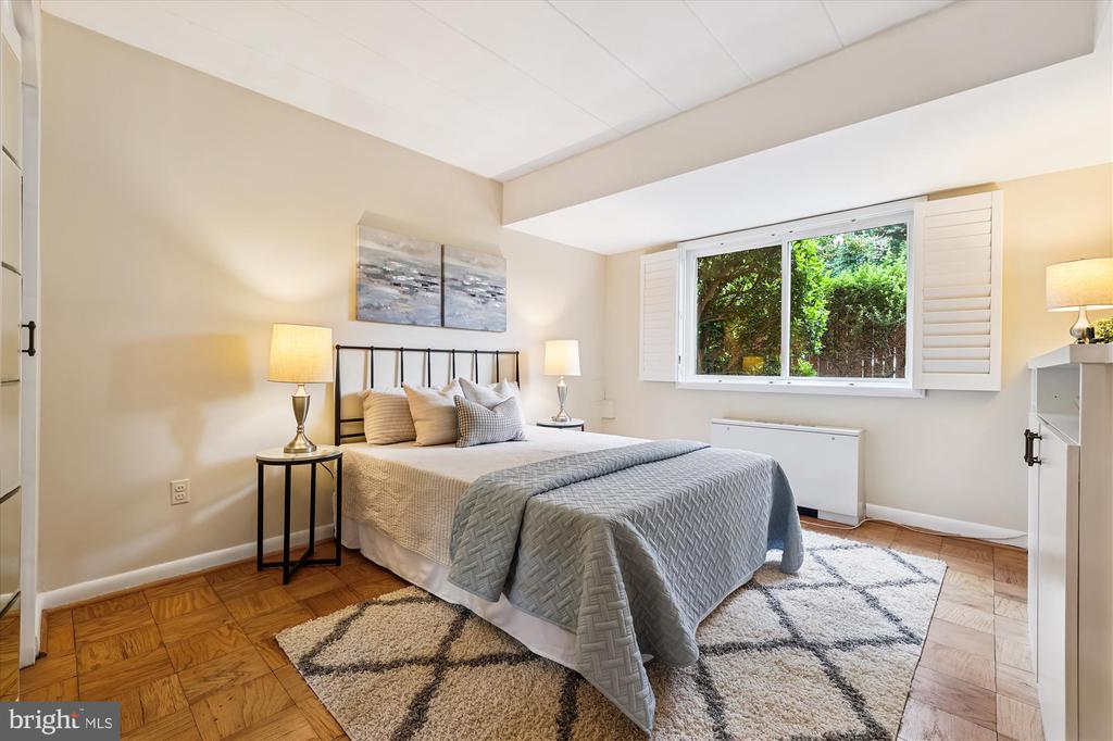 4800 CHEVY CHASE DRIVE 101