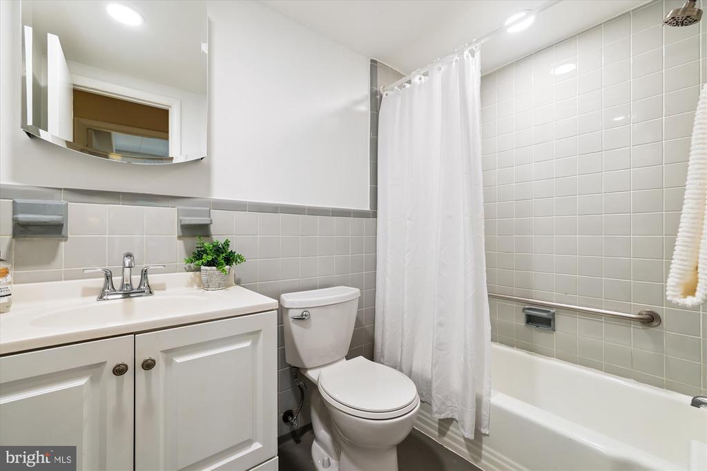 4800 CHEVY CHASE DRIVE 101