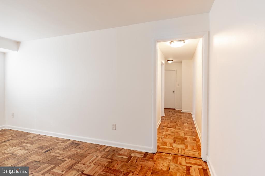 10423 MONTROSE AVENUE 10423