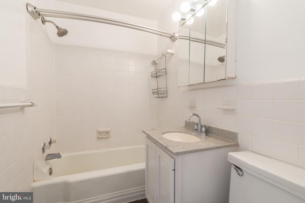 10423 MONTROSE AVENUE 10423