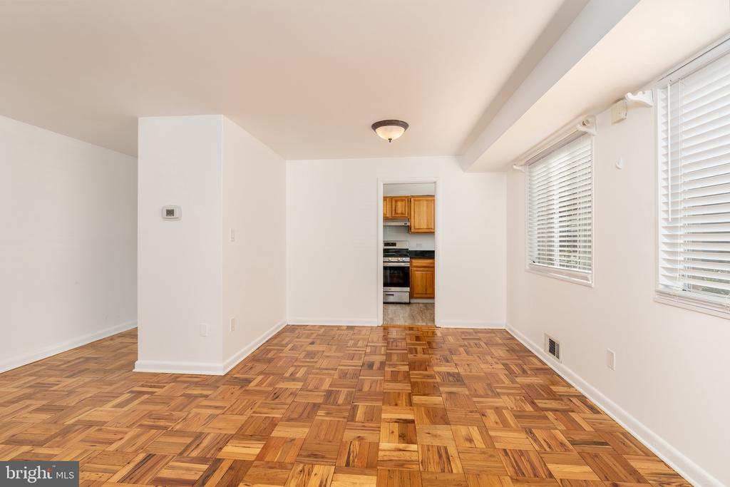 10423 MONTROSE AVENUE 10423