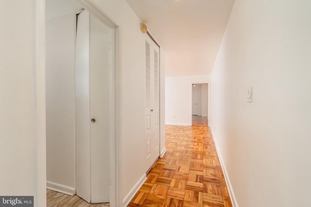 10423 MONTROSE AVENUE 10423