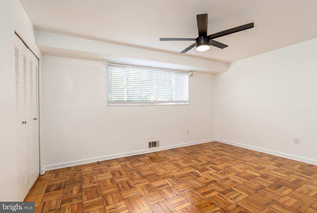 10423 MONTROSE AVENUE 10423