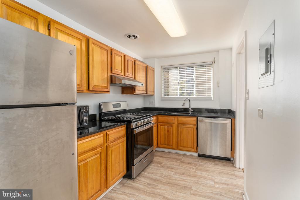 10423 MONTROSE AVENUE 10423