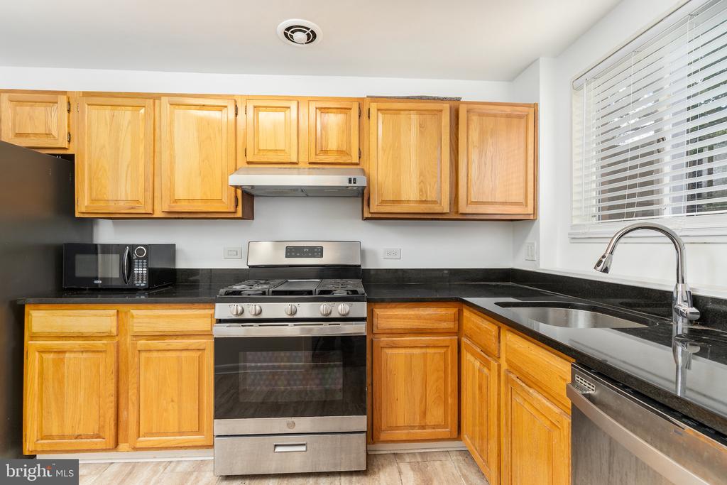 10423 MONTROSE AVENUE 10423