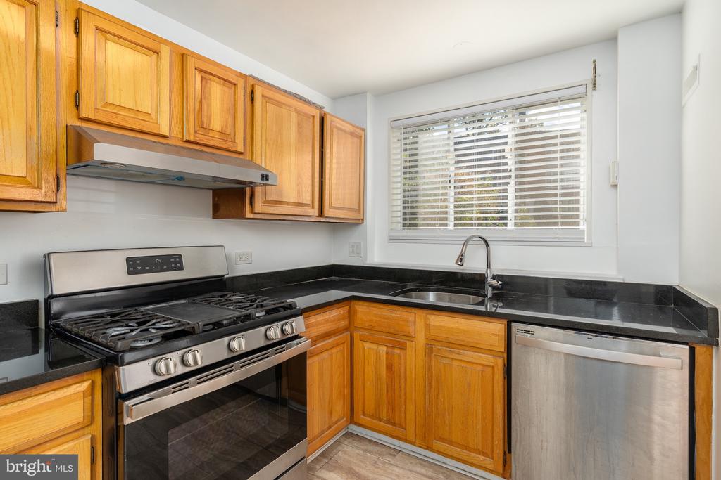 10423 MONTROSE AVENUE 10423
