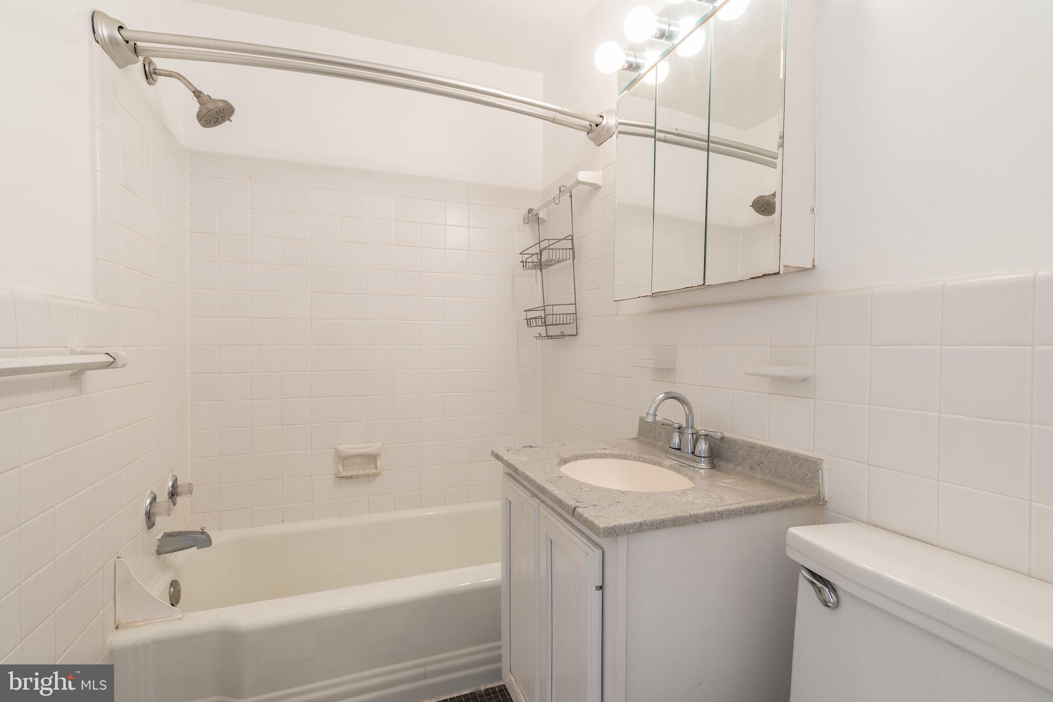 10423 MONTROSE AVENUE 10423