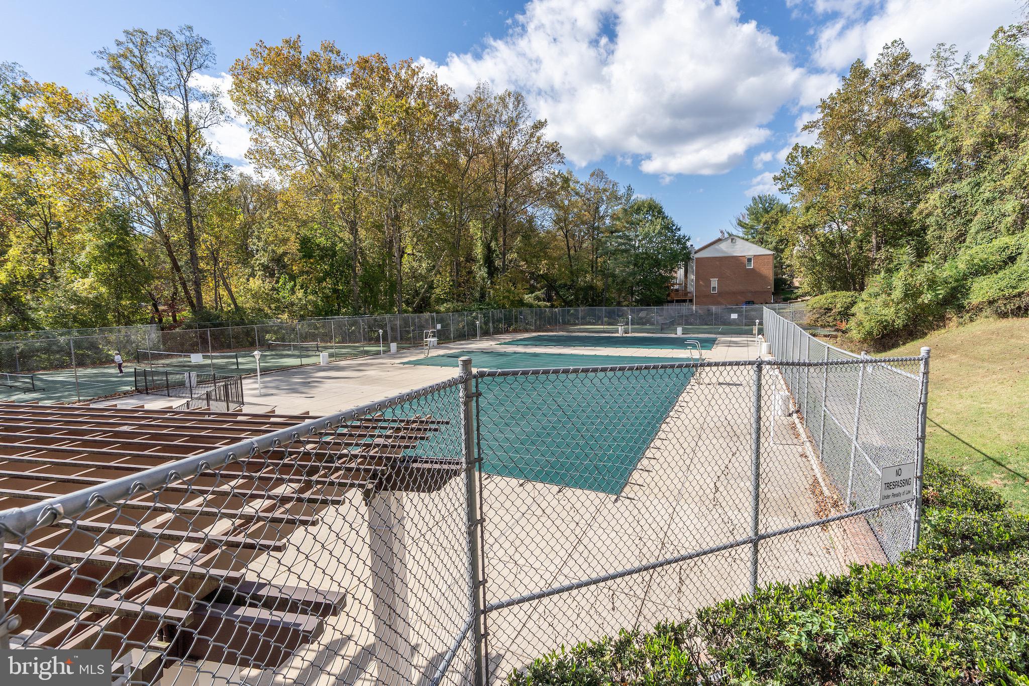 10423 MONTROSE AVENUE 10423