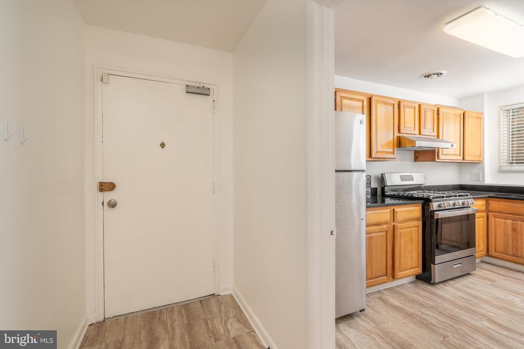 10423 MONTROSE AVENUE 10423
