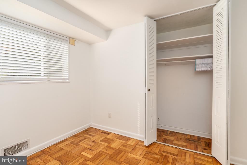 10423 MONTROSE AVENUE 10423