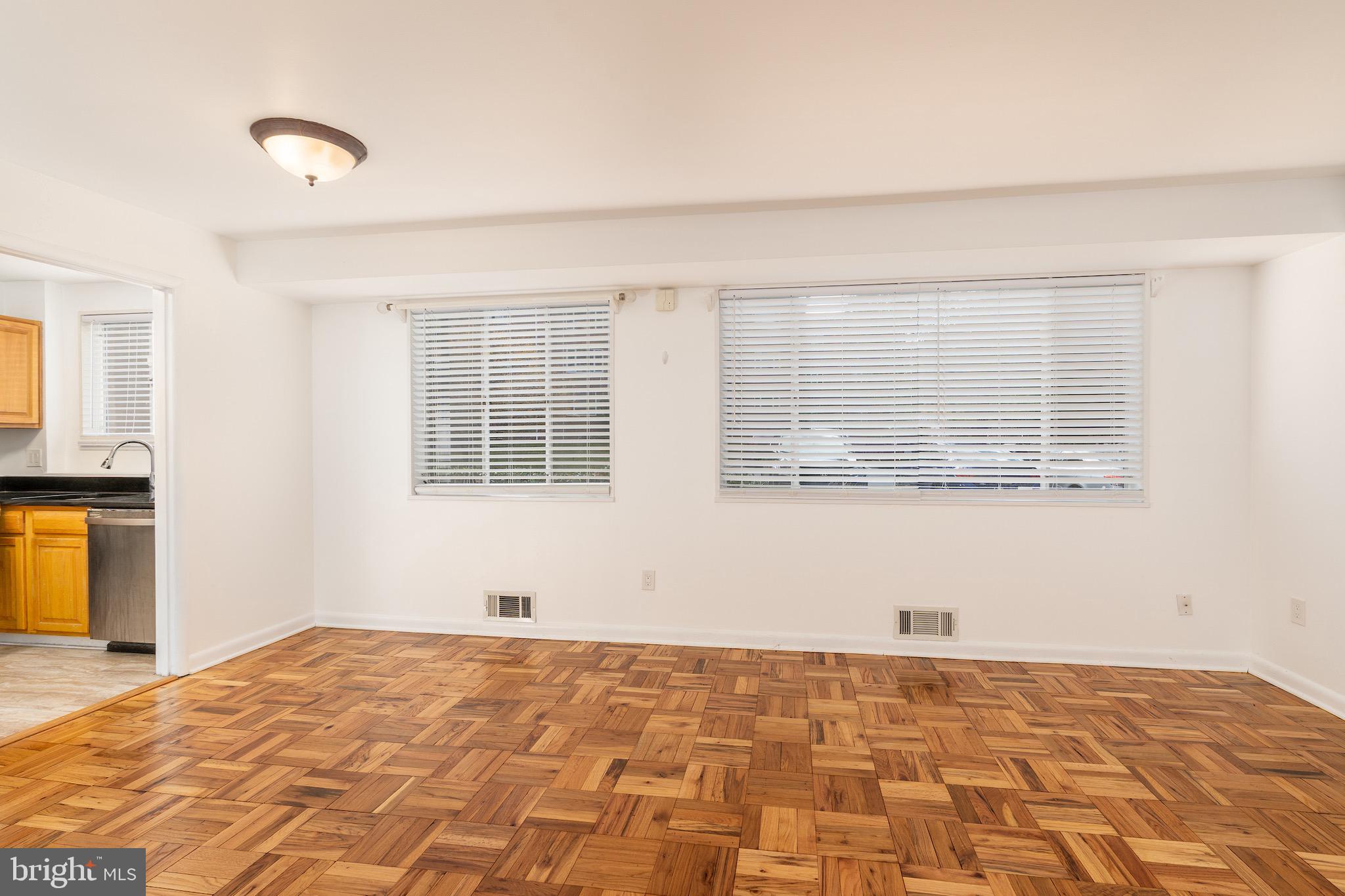 10423 MONTROSE AVENUE 10423