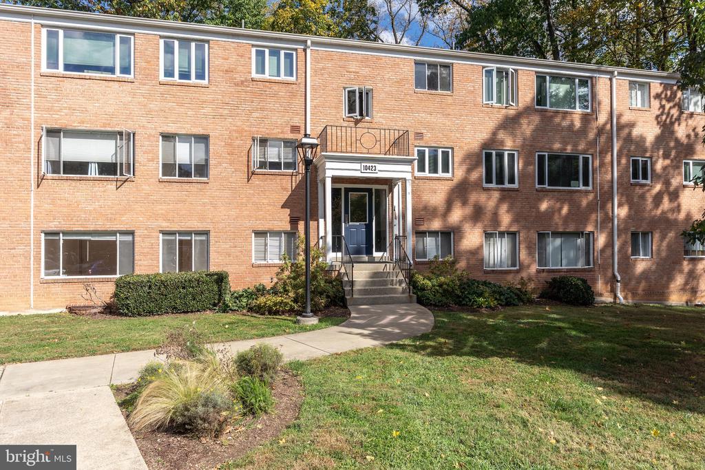 10423 MONTROSE AVENUE 10423