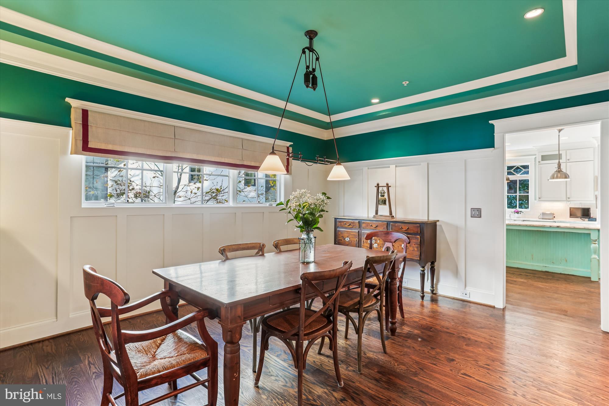 5502 ROOSEVELT STREET