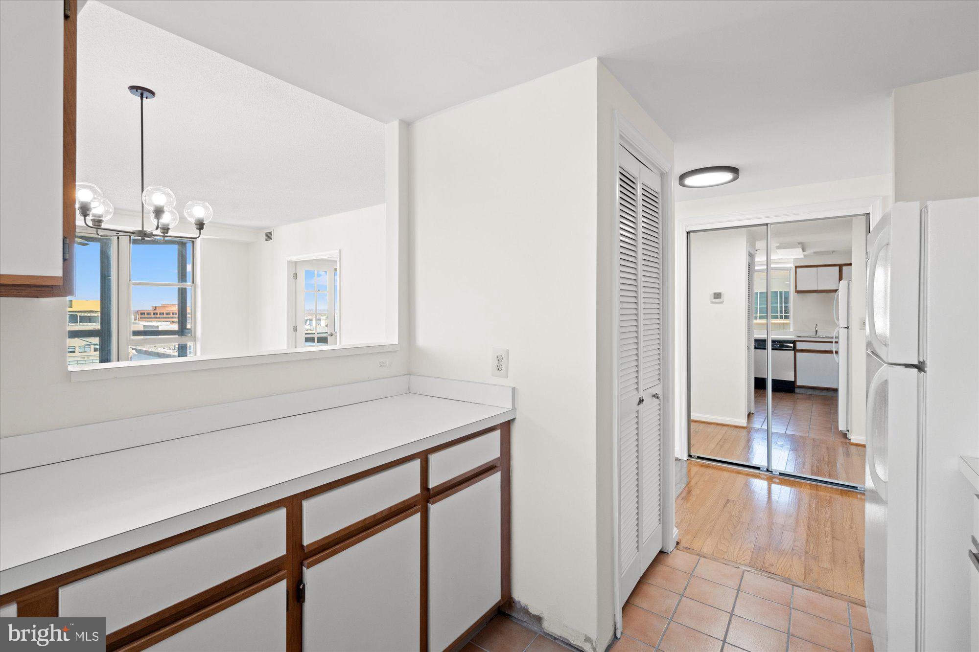 24 COURTHOUSE SQUARE 804