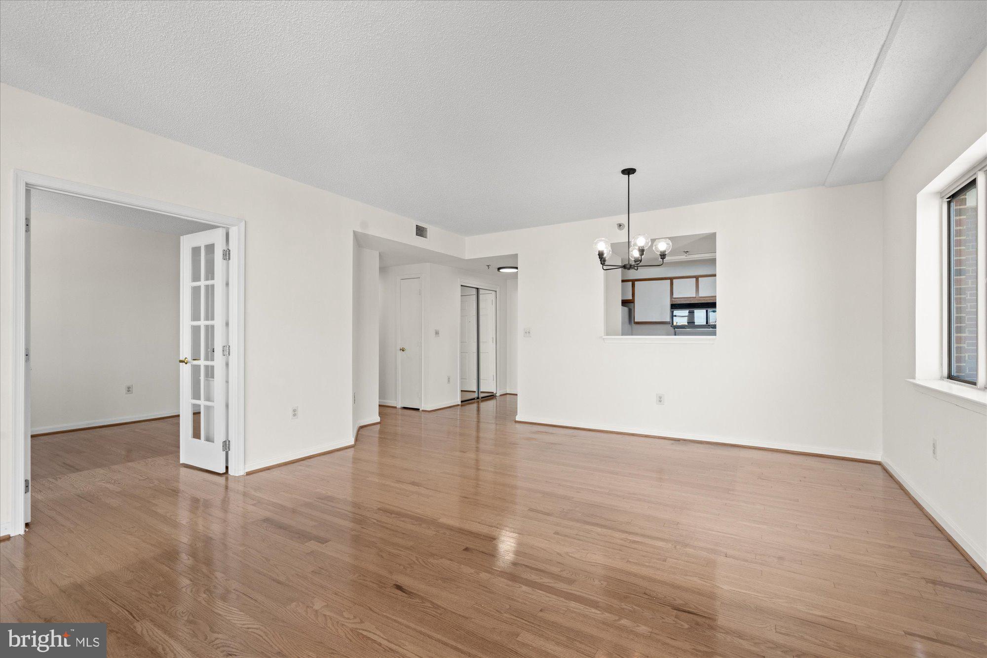 24 COURTHOUSE SQUARE 804