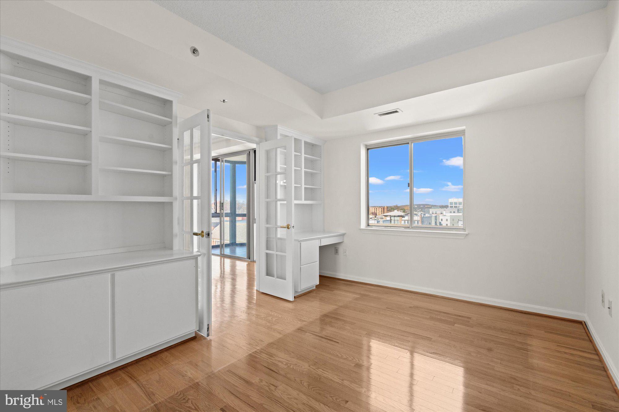 24 COURTHOUSE SQUARE 804