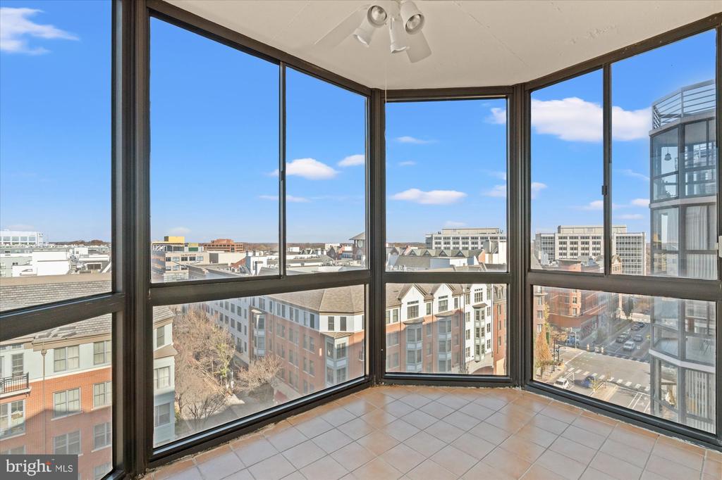 24 COURTHOUSE SQUARE 804