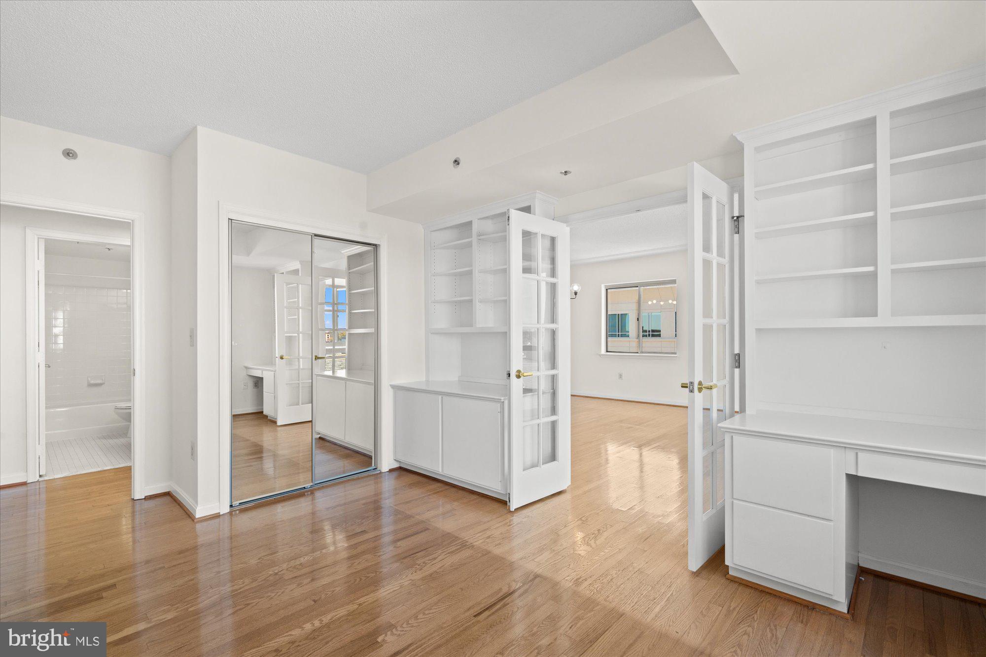 24 COURTHOUSE SQUARE 804