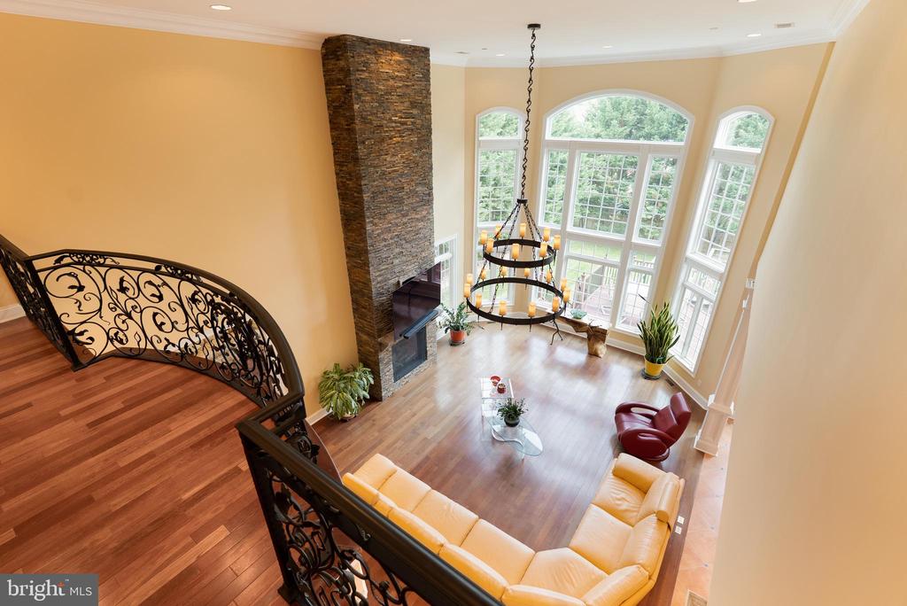 5812 LONE OAK DRIVE